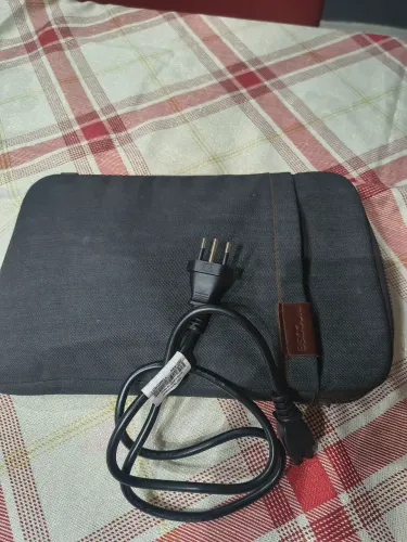 Chromobook, praticamente novo,com carregador original,troco por celular bom ou outro Noteb