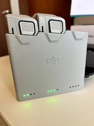 Hub + 2 baterias PLUS DJI MINI 4