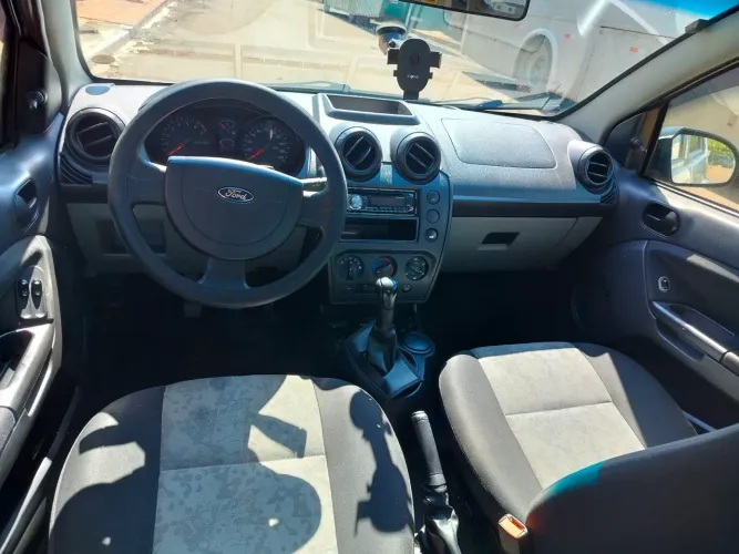 Ford Fiesta Sedan 1.0 8V Flex 4P 2009