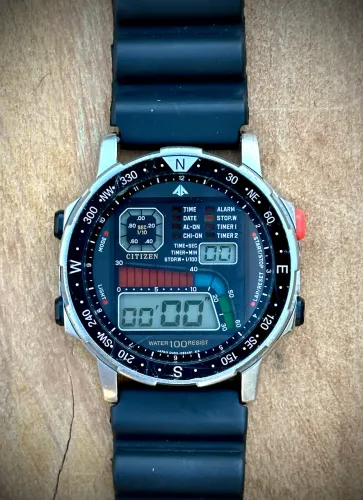 "Citizen Windsurf D060 GN-4-S, Japão, agosto de 1991, funcionando."