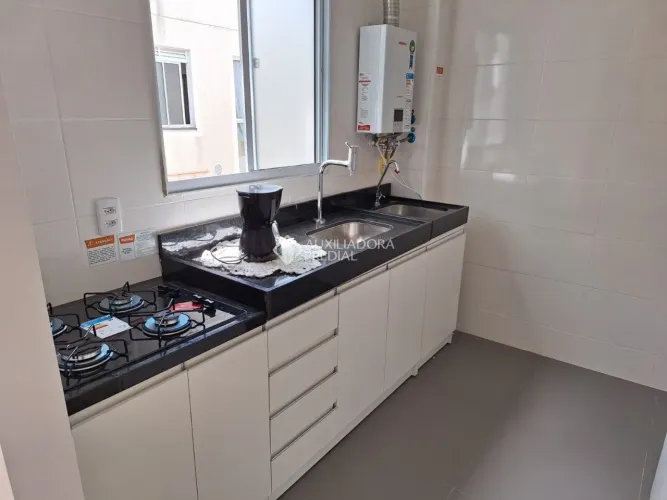 Apartamento 2 dormitórios com junker e cozinha planejada na Cavalhada