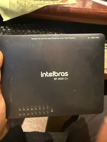 Switch Intelbras 16 Portas Fast Ethernet SF 1600 Q+ (com PoE Passivo na LAN1)