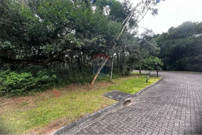 TERRENO EM CONDOMINIO FECHADO EM CANELA
