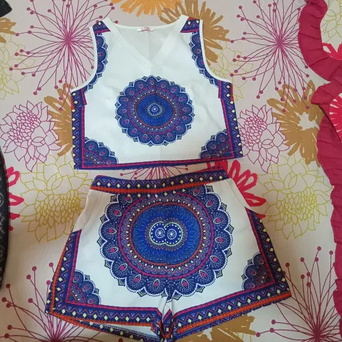 Conjunto de roupas feminina 