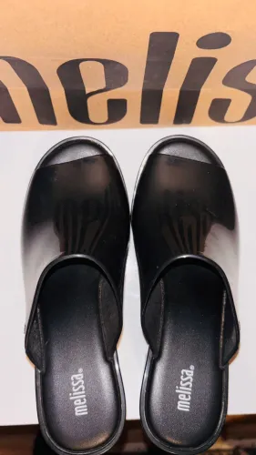 Melissa Mule , original, cor preta, tamanho 36 , salto 9 cm, usada poucas vezes