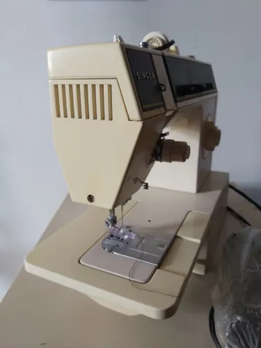 Máquina de Costura Singer Antiga/Vintage com Pedal - Conservada