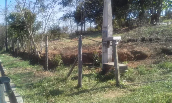 terreno aproximadamente 900 metros quadrados, com casa