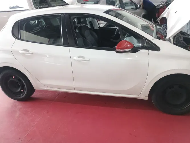 Peugeot 208 Active/active Pack 1.5 Flex 8V 5P 2014