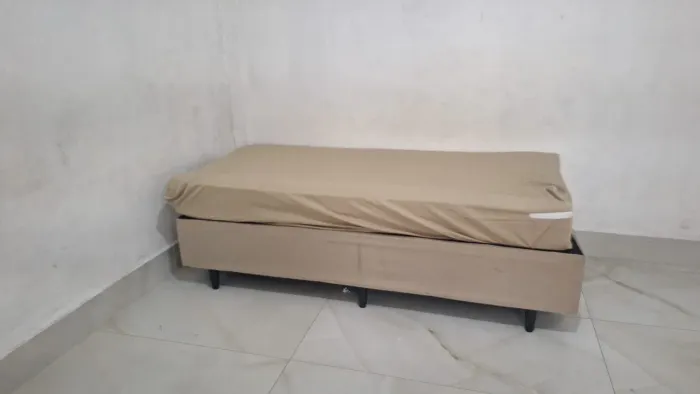 Cama de solteiros com box