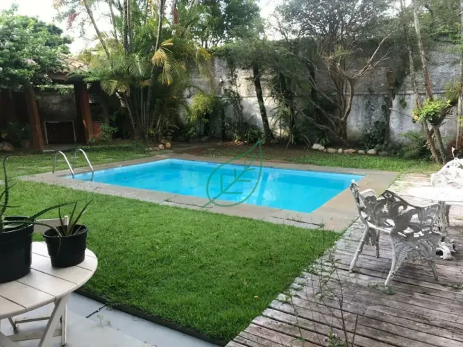 Casa de 4 quartos sendo 3 suítes, 5 vagas de garagem para aluguel no Jardim Guedala.