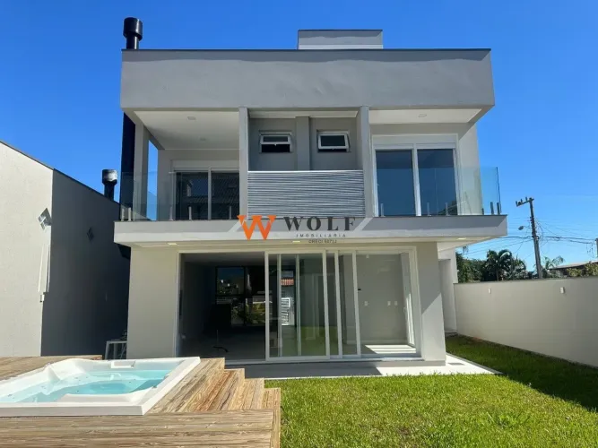 Casa à venda no Campeche, Florianópolis - SC - Alto Padrão - Pronta para morar!