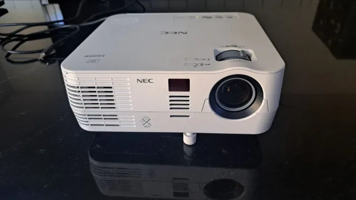 Vendo projetor NEC VE 282