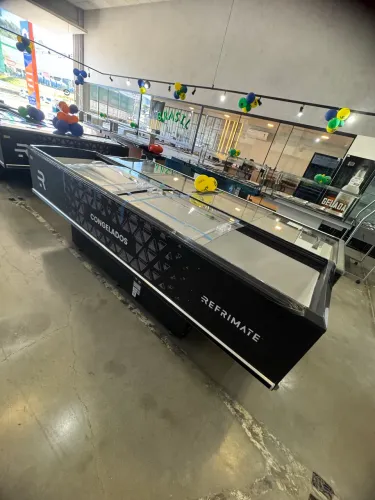 Ilha de congelados 3,00 com led e vidro semi curvo nova 