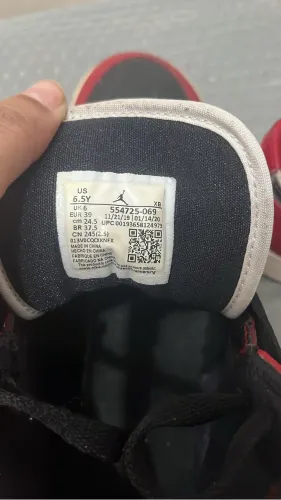 Air Jordan 1 mid Chicago black toe