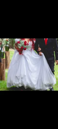 Vestido de noiva e terno