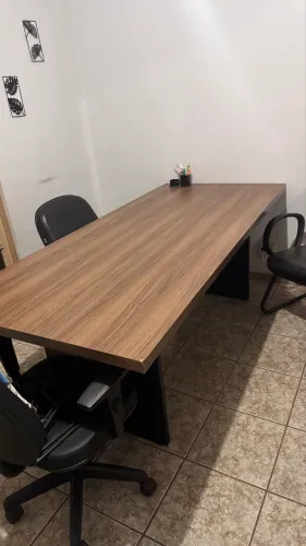 Vendo mesa de escritório/Reunião