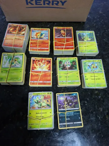Cartas Pokemon Coleção Lote com 573 cartas comum sem repetição