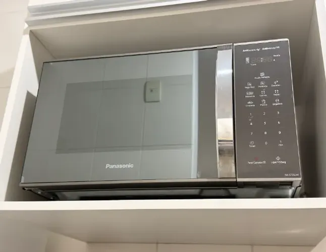 Micro-ondas Panasonic 27L inox espelhado NN-ST55LM