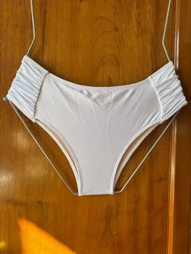 Hot pants biquini branco tamanho gg branco marca mais mar novo com etiqueta