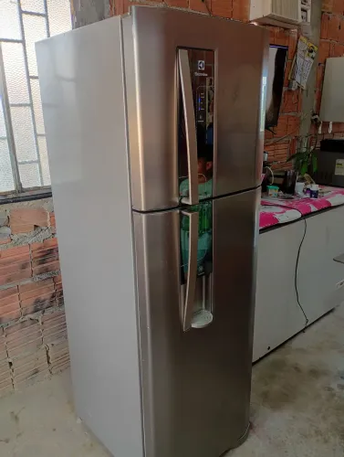 Geladeira Fros Free Eletrolux 380 litros top seminova