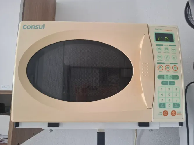 Micro-ondas com suporte
