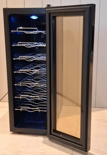 Adega Climatizada 24 Garrafas IMPECÁVEL 