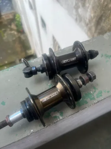 Par de cubos de bike GTS em boas condições