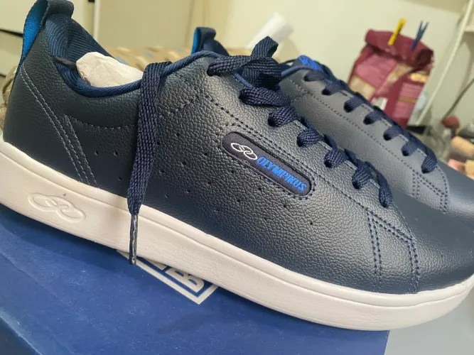 tênis azul novo