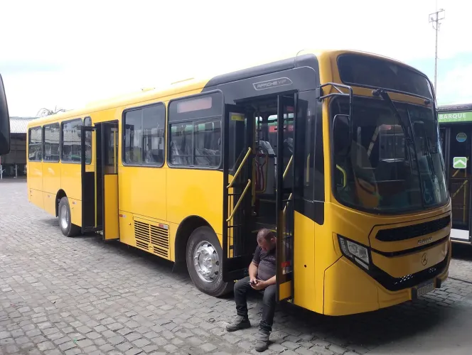 Caio Apache ano 2024/25 Mercedes 1721, com 42 lugares