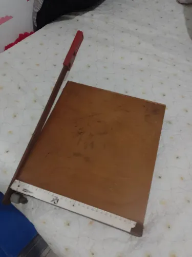 Guilhotina de papel e cartolina antigo