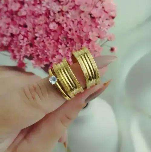 Par de Alianças Banhadas à Ouro 18k BVL