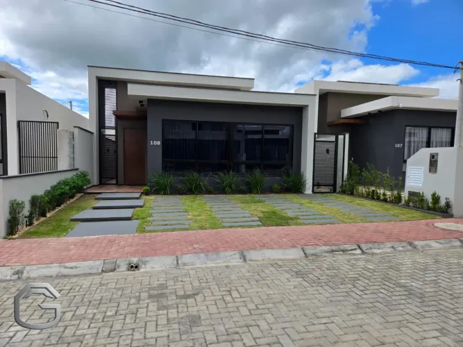 SIM- Casa em condomínio com 3/4, uma suíte.