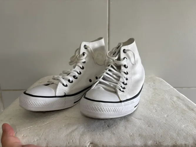 Converse Chuck Taylor All Star de Couro (Cano Alto / High).