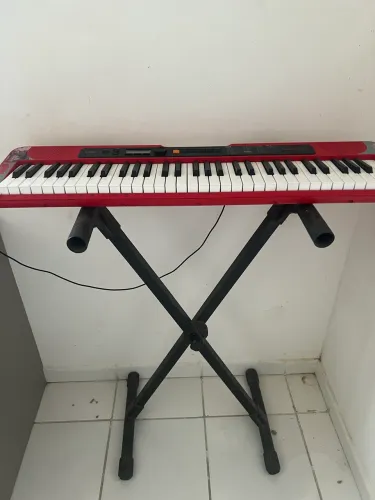 Teclado Casio Ct-S200 61 teclas com suporte incluso.