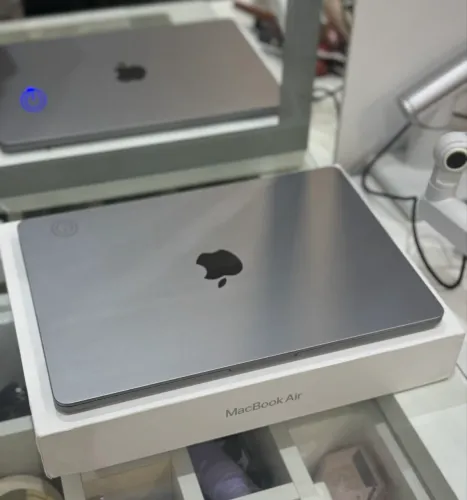 Macbook Air M2 16GB ram 256GB