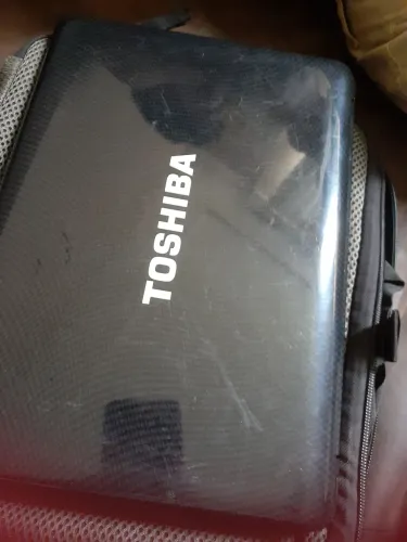 Vendo Notebook Todhiba para conserto está com defeito, liga logo desliga para conserto.