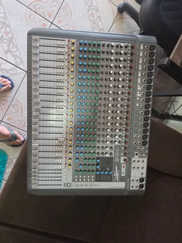 Mesa de som Soundcraft 22 canais