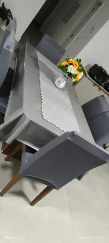 Mesa com 6 cadeiras