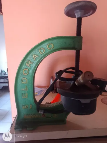 Vende-se uma máquina de concertar pneus e câmeras, Eldorado Nova