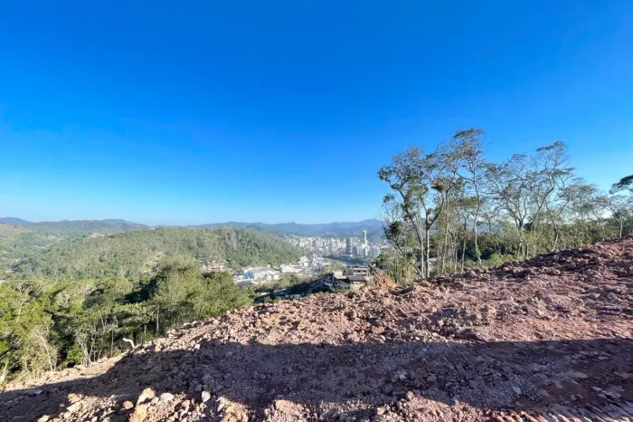 Terreno à venda no bairro Ponta Aguda