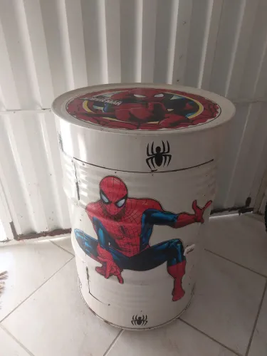Latão homem aranha