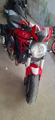 Preço de ocasião a moto e bastante conservada pronta pra viajar emplacada
