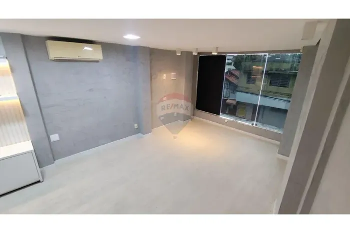 VENDA - EXCELENTE LOJA EM GALERIA 1° ANDAR - 33 MTS COM MEZANINO - BANHEIRO PRIVADO - AV. 