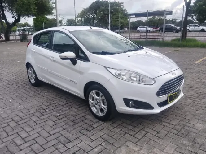 Ford Fiesta 1.6 16V Flex Aut. 5P 2015
