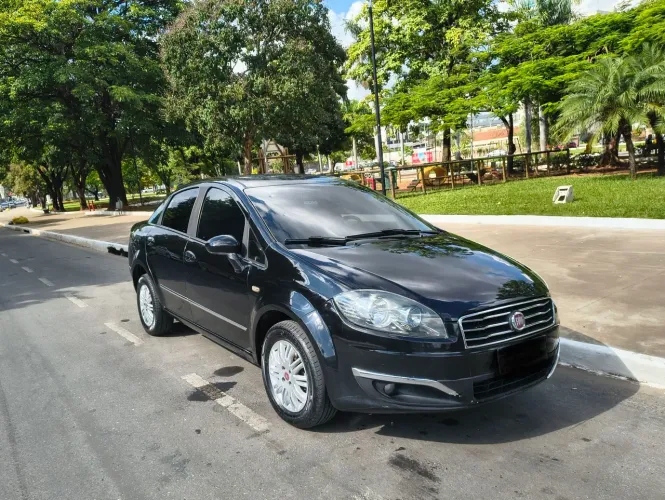 Fiat Linea Essence 1.8 Flex 16V 4P 2016
