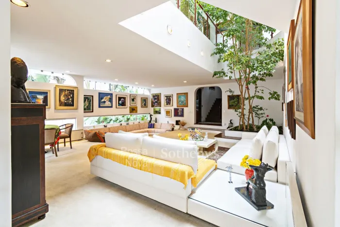 Casa próxima à Praça Alfredo Volpi