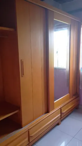 Guarda Roupas de Madeira