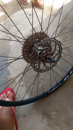 Vende-se dois aro de bicicleta aro 29 de freio a disco completo