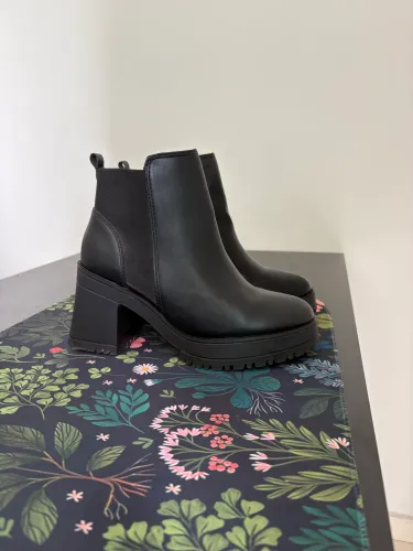Bota Vizzano tratorada preta tam 36