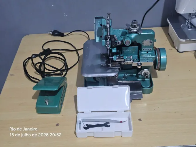 MÁQUINA DE COSTURA OVERLOCK CHINESINHA